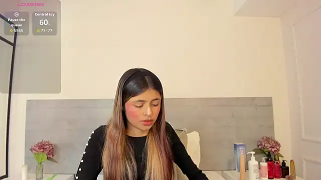 Snapshot of sunnyWhitee chatting on 04-23-26, 07:15 sunnyWhitee online show from 04-23-26, 07:15