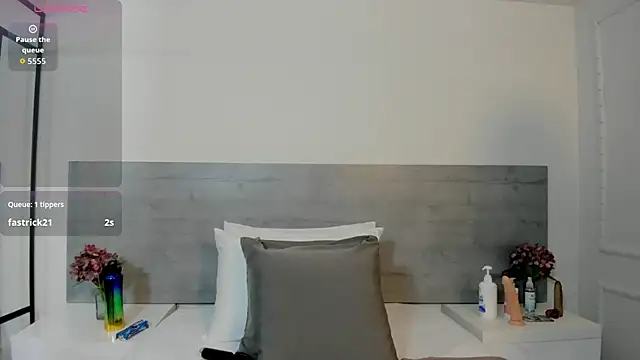 sunnyWhitee online show from 11-17-25, 07:18