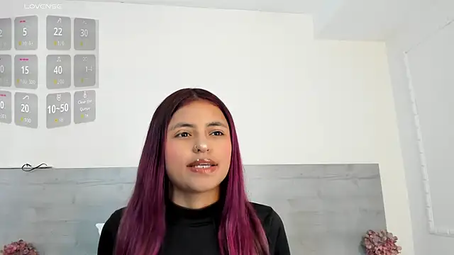 Snapshot of sunnyWhitee chatting on 05-21-26, 07:11 sunnyWhitee online show from 05-21-26, 07:11