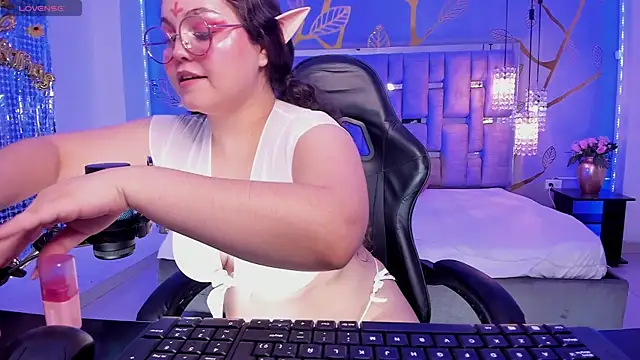 ShylySweet online show from 10-15-25, 05:17