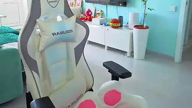 Im suka online show from 03-30-26, 04:47