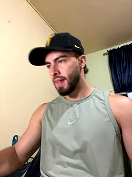 Snapshot of MaxDell chatting on 09-20-25, 10:37 MaxDell online show from 09-20-25, 10:37