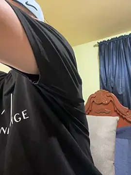 Snapshot of MaxDell chatting on 09-19-25, 01:20 MaxDell online show from 09-19-25, 01:20