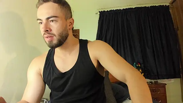 Snapshot of MaxDell chatting on 11-13-25, 01:20 MaxDell online show from 11-13-25, 01:20