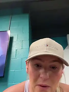 Charleigh xx online show from 10-18-25, 06:43