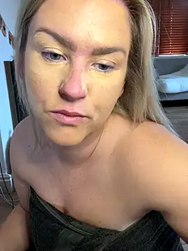 Charleigh xx online show from 10-16-25, 09:50