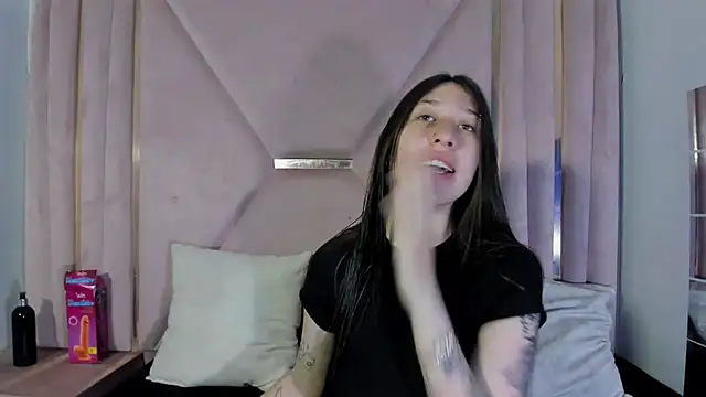 Snapshot of venusmorgan chatting on 09-18-25, 03:48 venusmorgan online show from 09-18-25, 03:48