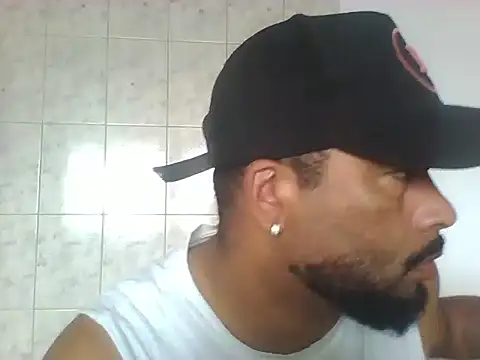 Snapshot of OliveiraSeven chatting on 05-09-26, 01:58 OliveiraSeven online show from 05-09-26, 01:58