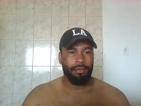 Snapshot of OliveiraSeven chatting on 05-06-26, 01:26 OliveiraSeven online show from 05-06-26, 01:26