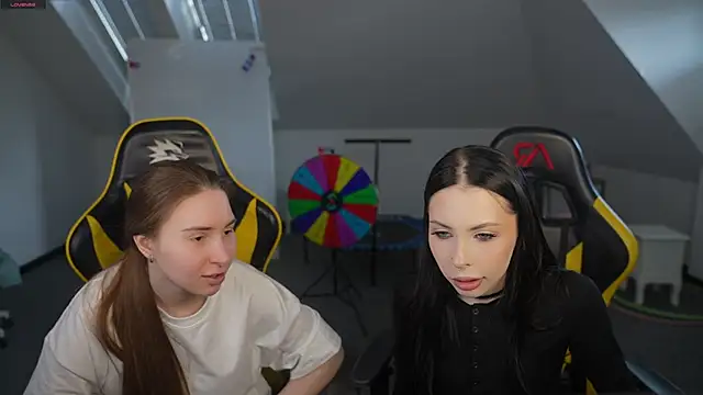 VivianSweet  online show from 04-12-26, 10:40