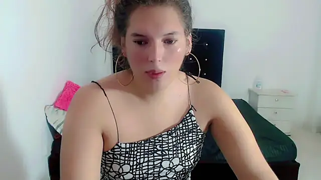 samanthaa hot  online show from 02-02-26, 09:25