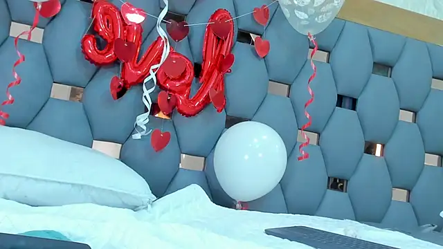 Snapshot of crystal_sm chatting on 02-15-26, 07:51 crystal sm online show from 02-15-26, 07:51