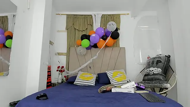 Lady miss    online show from 10-28-25, 01:10