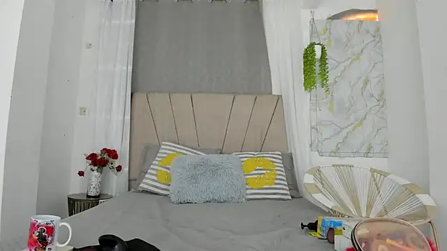 Lady miss    online show from 04-13-26, 12:31