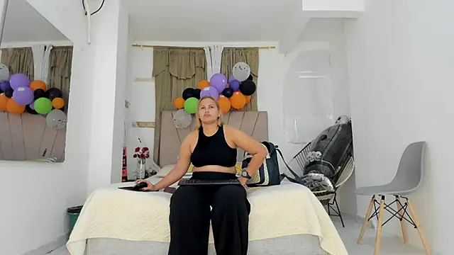 Lady miss    online show from 10-27-25, 11:44