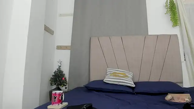 Lady miss    online show from 12-14-25, 01:17