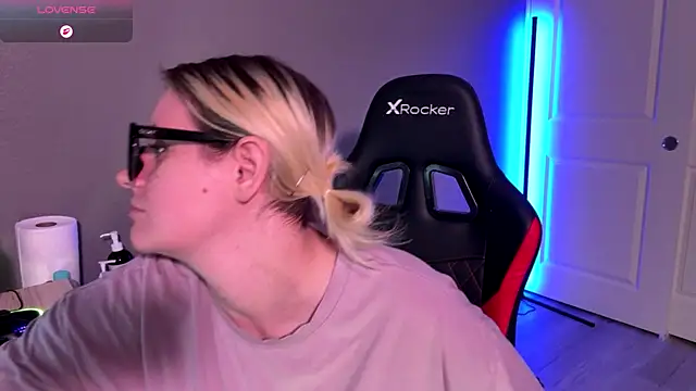 Charlies world online show from 11-29-25, 06:30