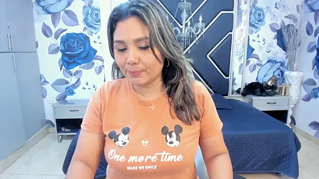 LatinaHoleQueen online show from 10-11-25, 02:18