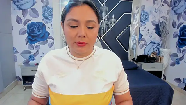 LatinaHoleQueen online show from 10-15-25, 02:25