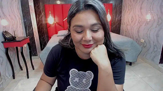LatinaHoleQueen online show from 07-15-26, 03:41