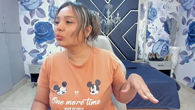 LatinaHoleQueen online show from 11-07-25, 03:16