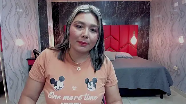 LatinaHoleQueen online show from 05-19-26, 03:08