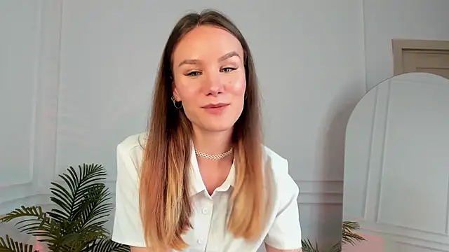 Snapshot of _Clare_Florence_ chatting on 10-05-25, 01:35  Clare Florence  online show from 10-05-25, 01:35