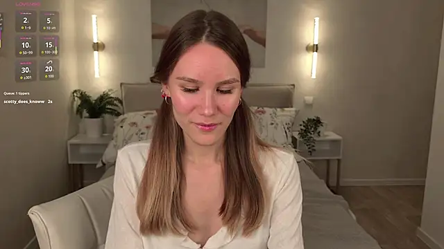 Snapshot of _Clare_Florence_ chatting on 10-11-25, 01:45  Clare Florence  online show from 10-11-25, 01:45