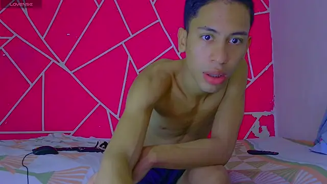 Snapshot of dylan_apol0 chatting on 12-17-25, 04:28 dylan apol0 online show from 12-17-25, 04:28