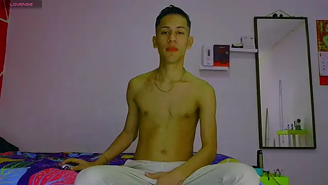 Snapshot of dylan_apol0 chatting on 02-15-26, 02:34 dylan apol0 online show from 02-15-26, 02:34