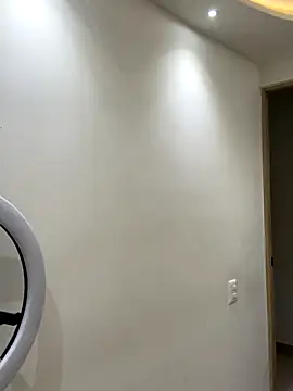 Elie-3 online show from 10-31-25, 01:24