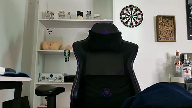 aaron nvk online show from 04-11-26, 06:44