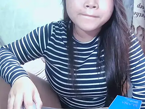 Snapshot of Lily3322 chatting on 02-10-26, 01:04 Lily3322 online show from 02-10-26, 01:04