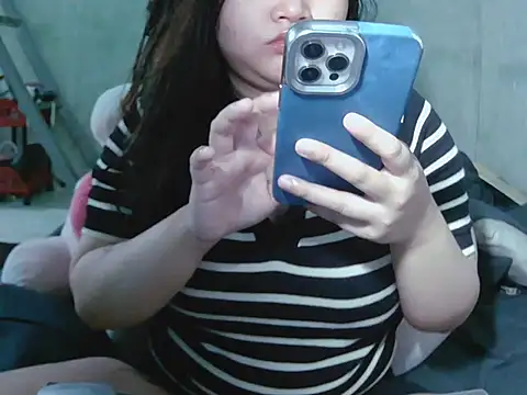 Snapshot of Lily3322 chatting on 03-29-26, 12:18 Lily3322 online show from 03-29-26, 12:18