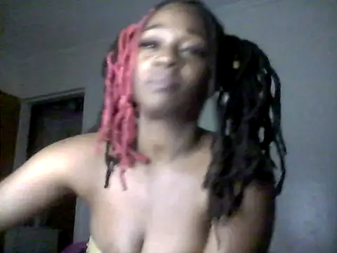 Snapshot of Sunflower_Synns chatting on 10-17-25, 05:22 Sunflower Synns online show from 10-17-25, 05:22