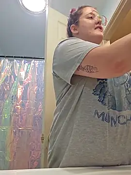 Snapshot of nuttiebuddy1 chatting on 09-18-25, 03:09 nuttiebuddy1 online show from 09-18-25, 03:09