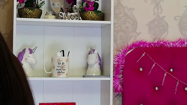 AlexisDevine online show from 12-19-25, 05:21