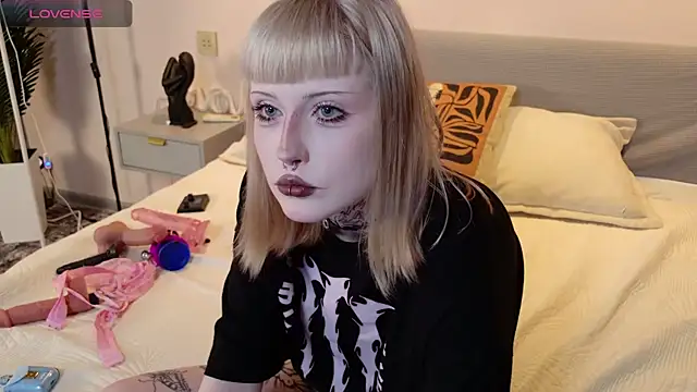 MilkMeSoftly online show from 06-25-26, 08:19