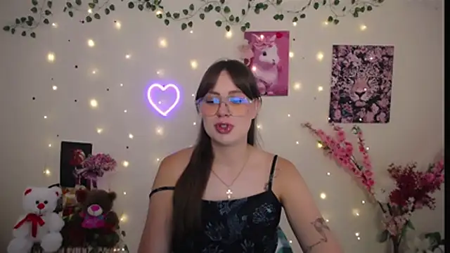 Snapshot of Amanda_Bright_ chatting on 07-04-26, 07:04 Amanda Bright online show from 07-04-26, 07:04
