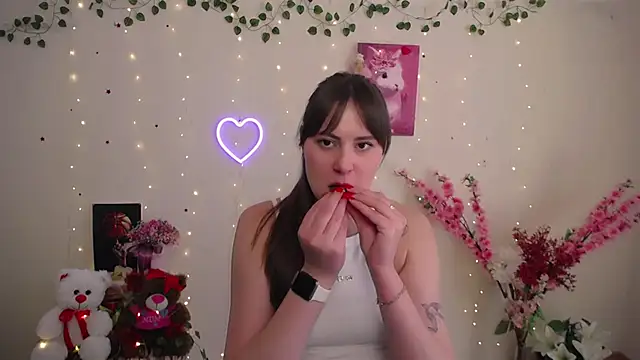 Amanda Bright  online show from 05-07-26, 10:40