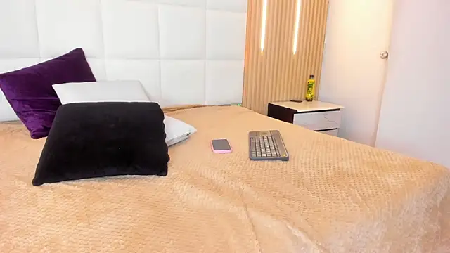 Elody rousse online show from 02-10-26, 02:49