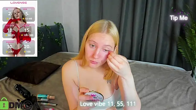 Anna Chelsea online show from 10-24-25, 01:04