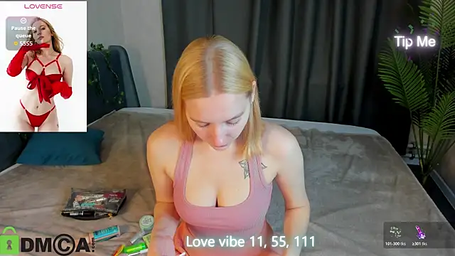 Anna Chelsea online show from 11-18-25, 12:48