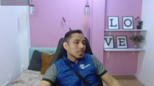 ColombiaStrip online show from 10-02-25, 03:26