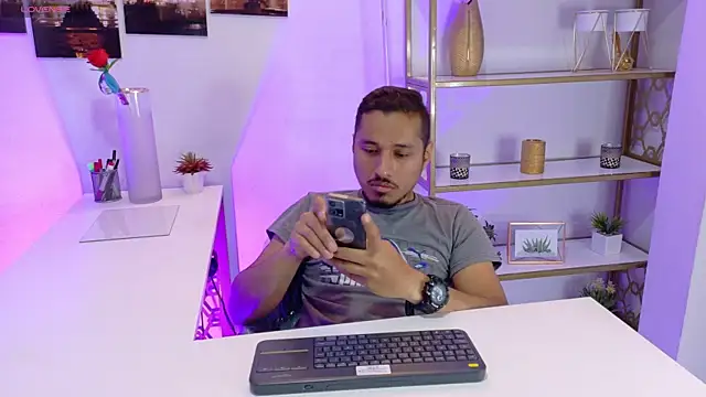 ColombiaStrip online show from 04-29-26, 01:59