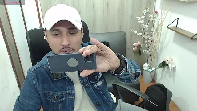 ColombiaStrip online show from 01-18-26, 08:23