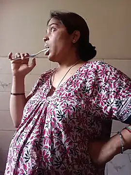 Snapshot of Trisha_71 chatting on 06-20-26, 04:17 Trisha 71 online show from 06-20-26, 04:17