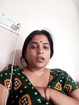 Snapshot of Trisha_71 chatting on 10-22-25, 07:30 Trisha 71 online show from 10-22-25, 07:30