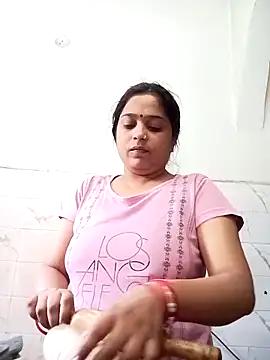 Snapshot of Trisha_71 chatting on 09-11-25, 04:23 Trisha 71 online show from 09-11-25, 04:23