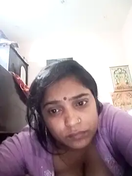 Snapshot of Trisha_71 chatting on 10-17-25, 05:48 Trisha 71 online show from 10-17-25, 05:48